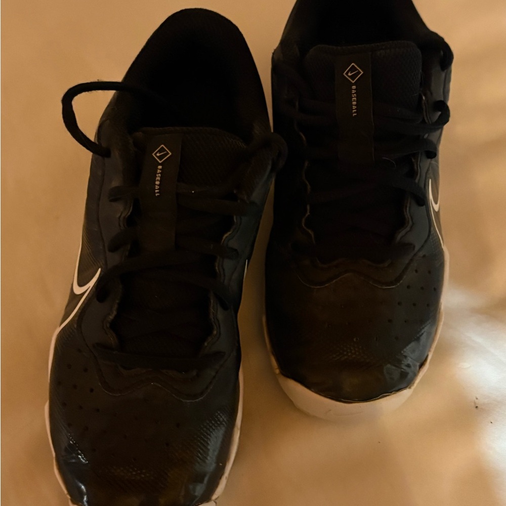 Nike Kids Black and White Athletic Cletes